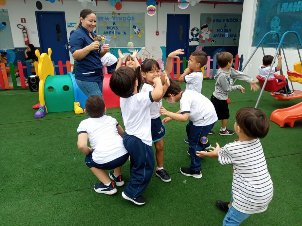 Após férias escolares crianças da educação infantil e ensino fundamental retornam às escolas.