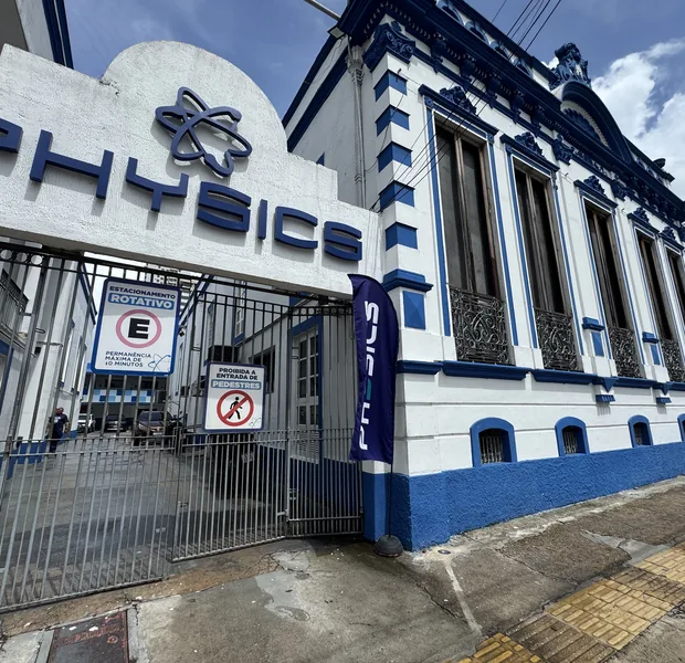 Fachada do Colégio Physics